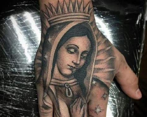 Tattoo ng tatsulok sa mga kamay, ideya at disenyo .